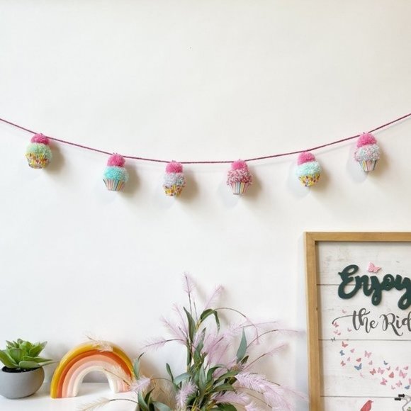 Kids Party Garland Decor Pom Pom Banner Decor - Picture 5 of 8